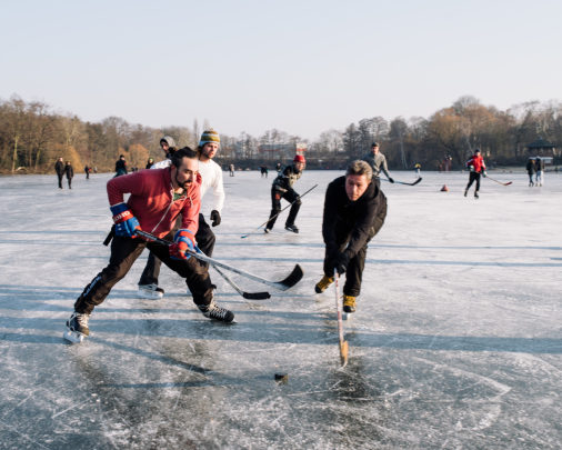 Ice hockey on the frozen Plötzensee, 2018, Wedding, Berlin, Germany, Europe